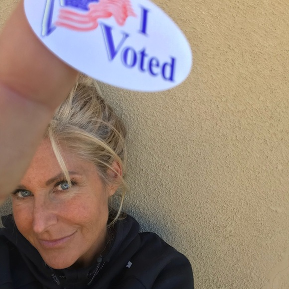 **POSH AMBASSADOR**Hi I’m Tracie! Nice to meet U! - Picture 4 of 9